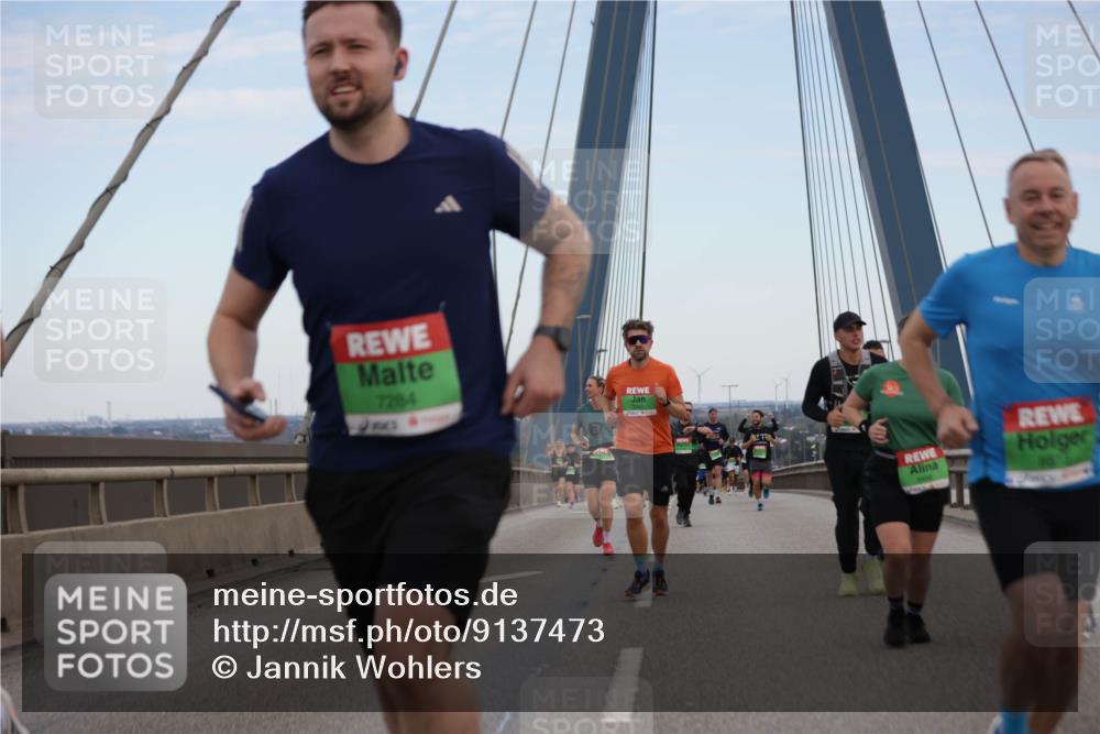 03.10.2025 - Köhlbrandbrückenlauf Jannik Wohlers http://msf.ph/oto/9137473 03.10.2025 15:25:06 Position 1 7294, 88 meine-sportfotos.de