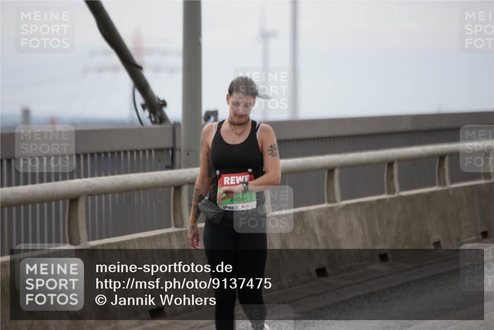 03.10.2025 - Köhlbrandbrückenlauf Jannik Wohlers http://msf.ph/oto/9137475 03.10.2025 16:07:46 Position 1 8494 meine-sportfotos.de