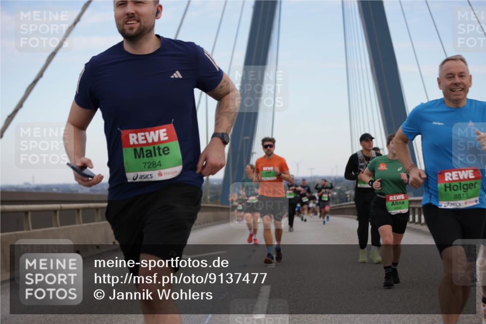 03.10.2025 - Köhlbrandbrückenlauf Jannik Wohlers http://msf.ph/oto/9137477 03.10.2025 15:25:06 Position 1 7284, 9456, 8813 meine-sportfotos.de