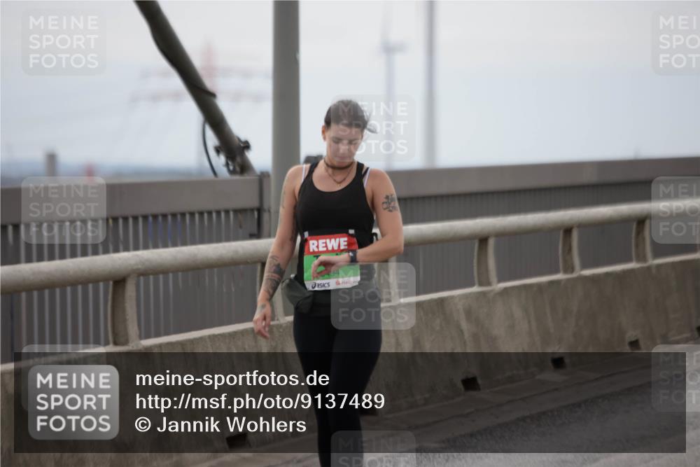 03.10.2025 - Köhlbrandbrückenlauf Jannik Wohlers http://msf.ph/oto/9137489 03.10.2025 16:07:46 Position 1 494 meine-sportfotos.de