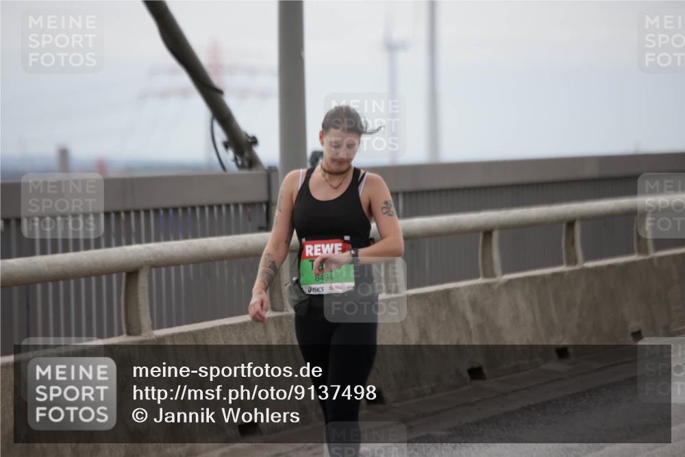 03.10.2025 - Köhlbrandbrückenlauf Jannik Wohlers http://msf.ph/oto/9137498 03.10.2025 16:07:46 Position 1 8494 meine-sportfotos.de