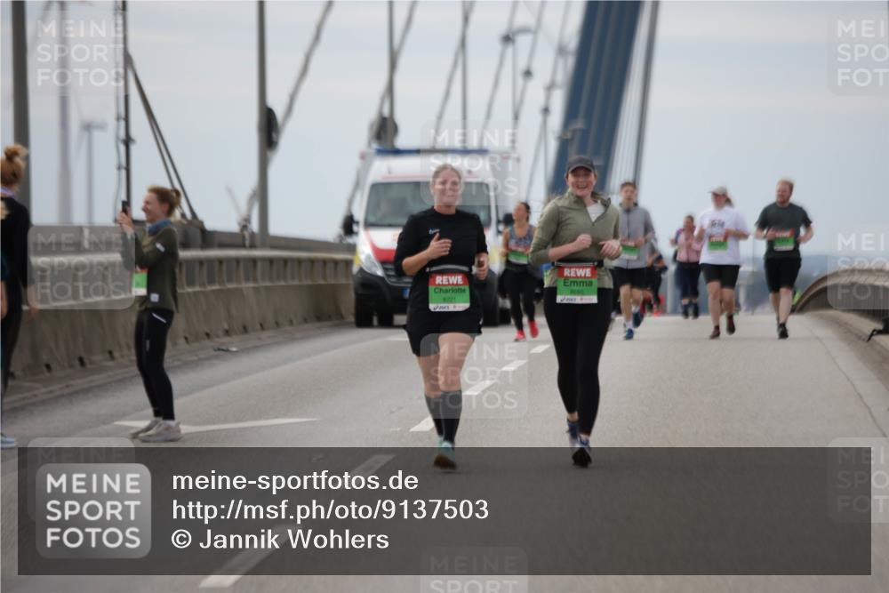 03.10.2025 - Köhlbrandbrückenlauf Jannik Wohlers http://msf.ph/oto/9137503 03.10.2025 16:07:48 Position 1 8721 meine-sportfotos.de