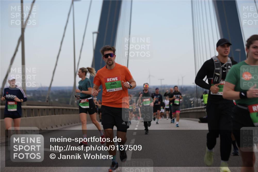 03.10.2025 - Köhlbrandbrückenlauf Jannik Wohlers http://msf.ph/oto/9137509 03.10.2025 15:25:07 Position 1 7365 meine-sportfotos.de