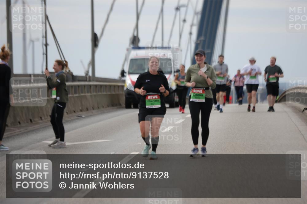 03.10.2025 - Köhlbrandbrückenlauf Jannik Wohlers http://msf.ph/oto/9137528 03.10.2025 16:07:49 Position 1 8721 meine-sportfotos.de