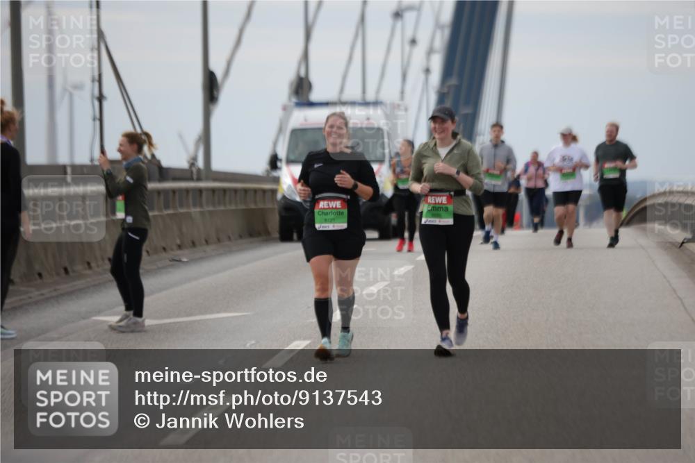 03.10.2025 - Köhlbrandbrückenlauf Jannik Wohlers http://msf.ph/oto/9137543 03.10.2025 16:07:49 Position 1 8721 meine-sportfotos.de