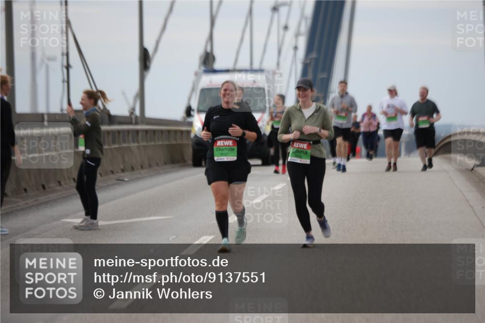 03.10.2025 - Köhlbrandbrückenlauf Jannik Wohlers http://msf.ph/oto/9137551 03.10.2025 16:07:49 Position 1 8721 meine-sportfotos.de