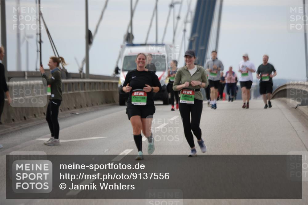 03.10.2025 - Köhlbrandbrückenlauf Jannik Wohlers http://msf.ph/oto/9137556 03.10.2025 16:07:49 Position 1 8721 meine-sportfotos.de