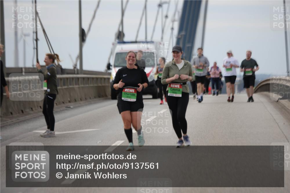 03.10.2025 - Köhlbrandbrückenlauf Jannik Wohlers http://msf.ph/oto/9137561 03.10.2025 16:07:49 Position 1 8721, 8685 meine-sportfotos.de