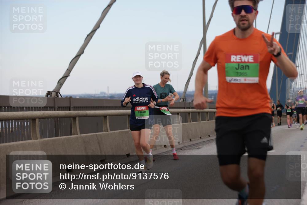 03.10.2025 - Köhlbrandbrückenlauf Jannik Wohlers http://msf.ph/oto/9137576 03.10.2025 15:25:08 Position 1 7547, 7365 meine-sportfotos.de