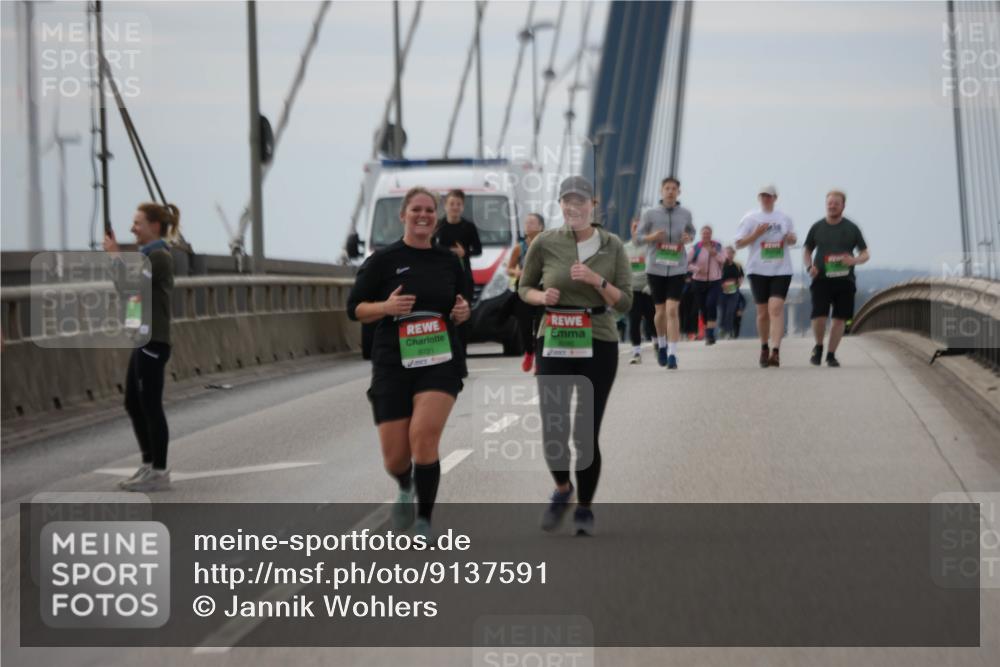 03.10.2025 - Köhlbrandbrückenlauf Jannik Wohlers http://msf.ph/oto/9137591 03.10.2025 16:07:49 Position 1 8721 meine-sportfotos.de