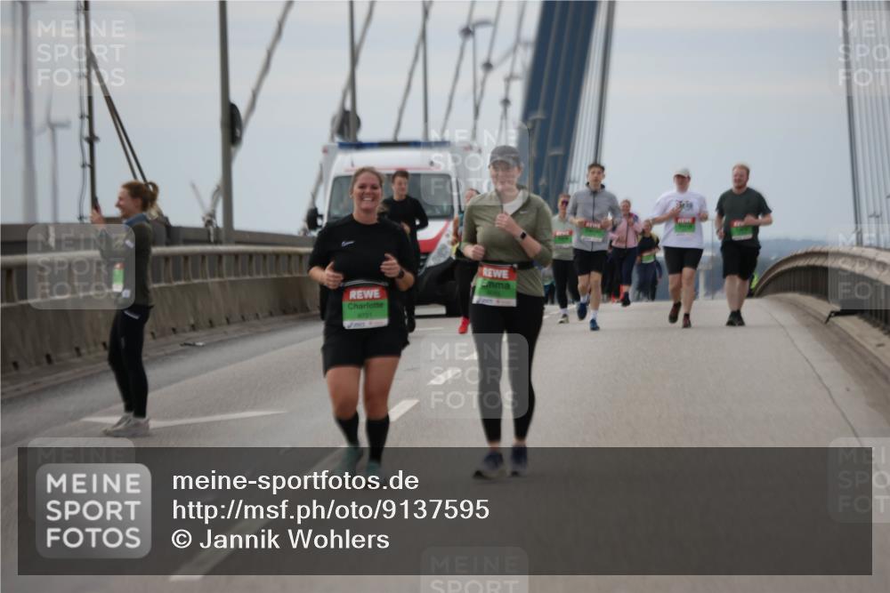 03.10.2025 - Köhlbrandbrückenlauf Jannik Wohlers http://msf.ph/oto/9137595 03.10.2025 16:07:49 Position 1 8721 meine-sportfotos.de
