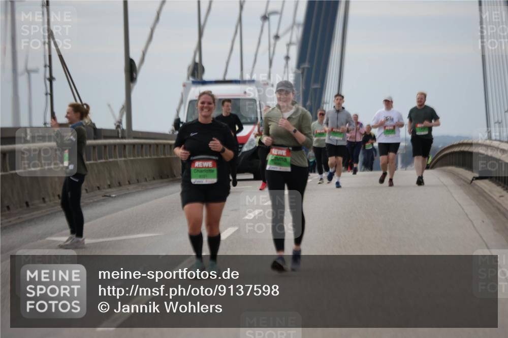 03.10.2025 - Köhlbrandbrückenlauf Jannik Wohlers http://msf.ph/oto/9137598 03.10.2025 16:07:49 Position 1 8721 meine-sportfotos.de