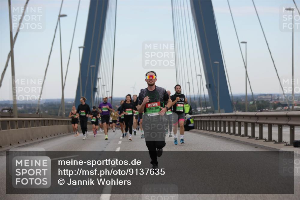 03.10.2025 - Köhlbrandbrückenlauf Jannik Wohlers http://msf.ph/oto/9137635 03.10.2025 15:25:11 Position 1 8769, 11 meine-sportfotos.de