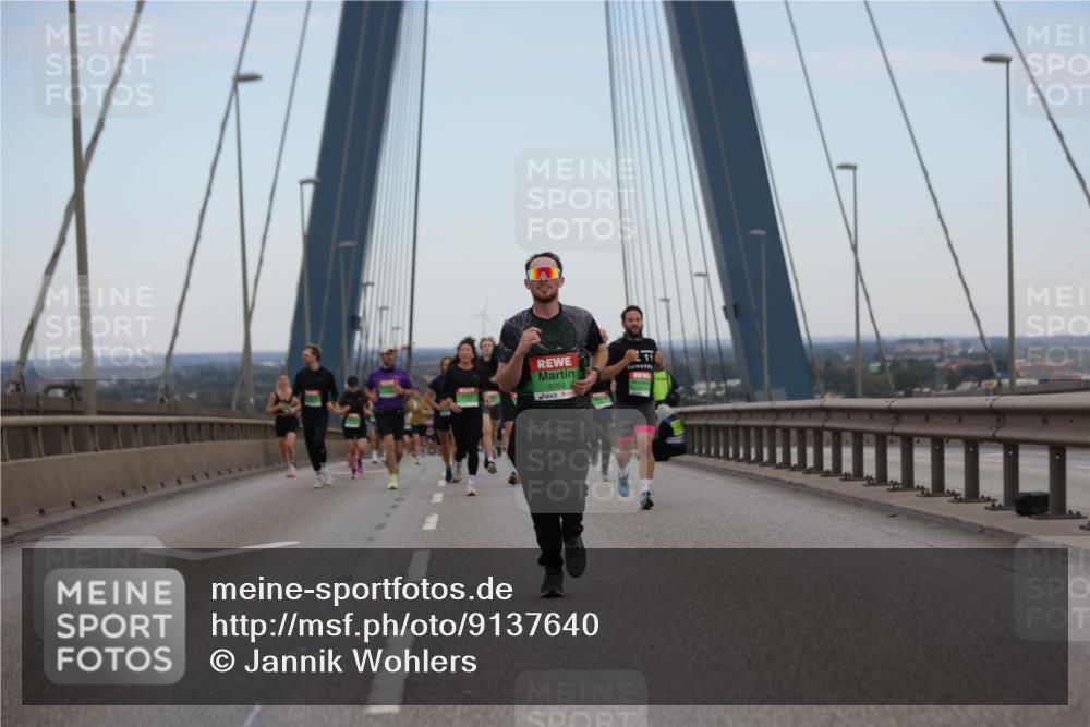 03.10.2025 - Köhlbrandbrückenlauf Jannik Wohlers http://msf.ph/oto/9137640 03.10.2025 15:25:11 Position 1 8769, 11 meine-sportfotos.de