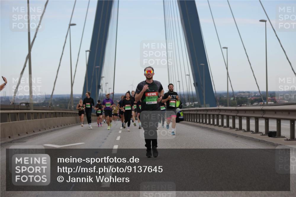 03.10.2025 - Köhlbrandbrückenlauf Jannik Wohlers http://msf.ph/oto/9137645 03.10.2025 15:25:11 Position 1 8769 meine-sportfotos.de