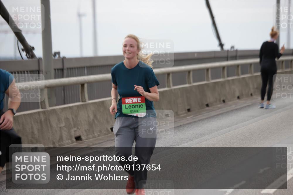 03.10.2025 - Köhlbrandbrückenlauf Jannik Wohlers http://msf.ph/oto/9137654 03.10.2025 16:07:51 Position 1 8560 meine-sportfotos.de
