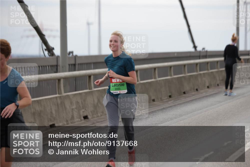 03.10.2025 - Köhlbrandbrückenlauf Jannik Wohlers http://msf.ph/oto/9137668 03.10.2025 16:07:52 Position 1 8560 meine-sportfotos.de