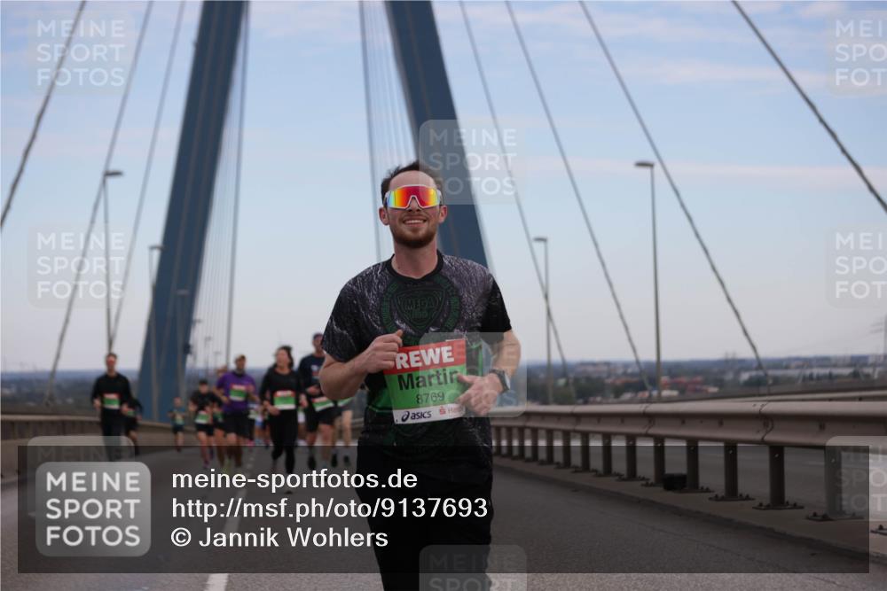 03.10.2025 - Köhlbrandbrückenlauf Jannik Wohlers http://msf.ph/oto/9137693 03.10.2025 15:25:13 Position 1 8769 meine-sportfotos.de