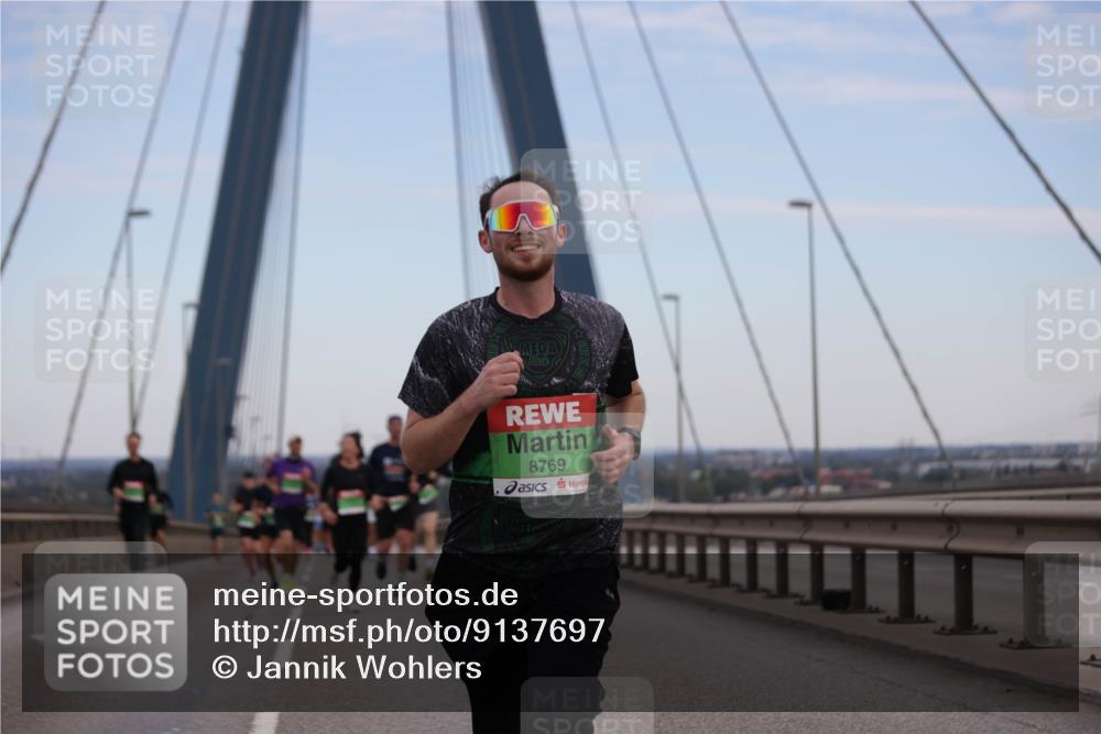 03.10.2025 - Köhlbrandbrückenlauf Jannik Wohlers http://msf.ph/oto/9137697 03.10.2025 15:25:13 Position 1 8769 meine-sportfotos.de