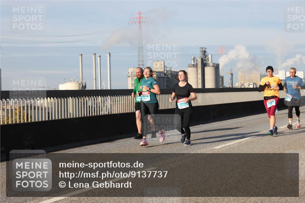 03.10.2025 - Köhlbrandbrückenlauf Lena Gebhardt http://msf.ph/oto/9137737 03.10.2025 09:55:36 Position 2  meine-sportfotos.de