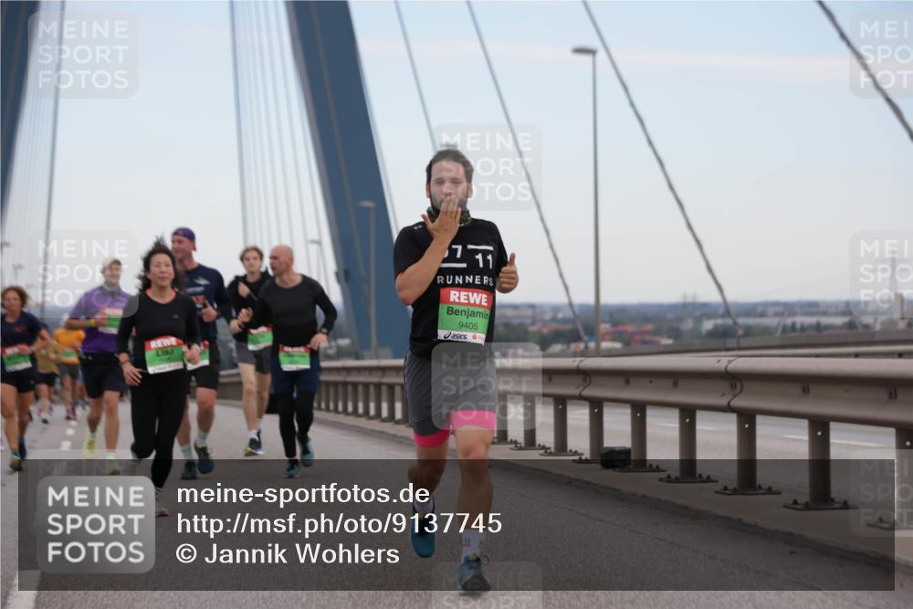 03.10.2025 - Köhlbrandbrückenlauf Jannik Wohlers http://msf.ph/oto/9137745 03.10.2025 15:25:15 Position 1 11, 9405 meine-sportfotos.de