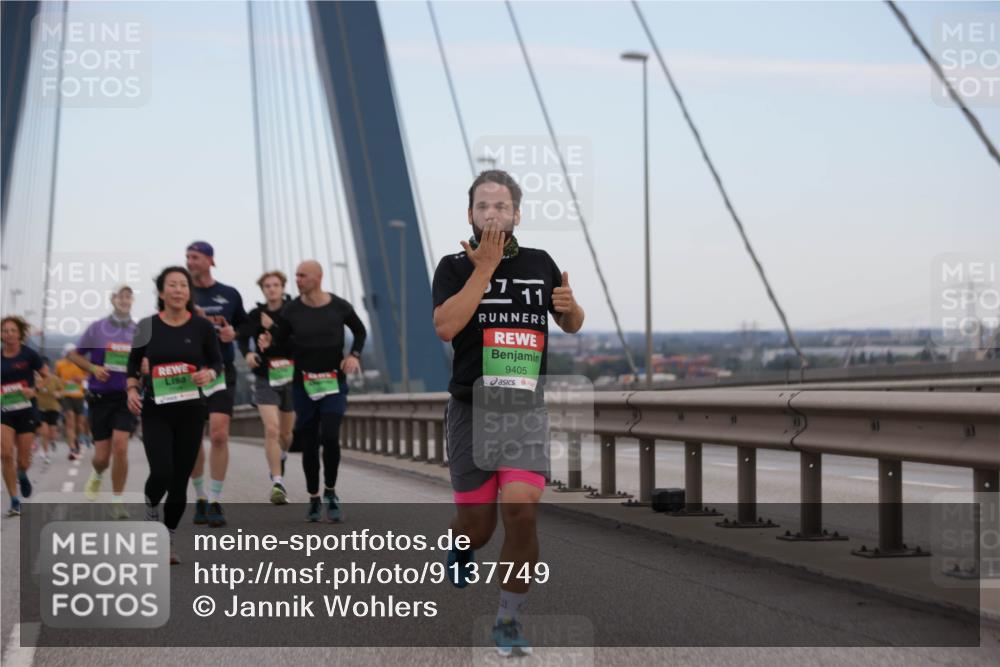 03.10.2025 - Köhlbrandbrückenlauf Jannik Wohlers http://msf.ph/oto/9137749 03.10.2025 15:25:15 Position 1 11, 9405 meine-sportfotos.de