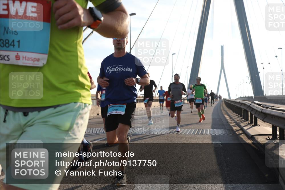 03.10.2025 - Köhlbrandbrückenlauf Yannick Fuchs http://msf.ph/oto/9137750 03.10.2025 08:21:45 Position 2 3841, 1040 meine-sportfotos.de
