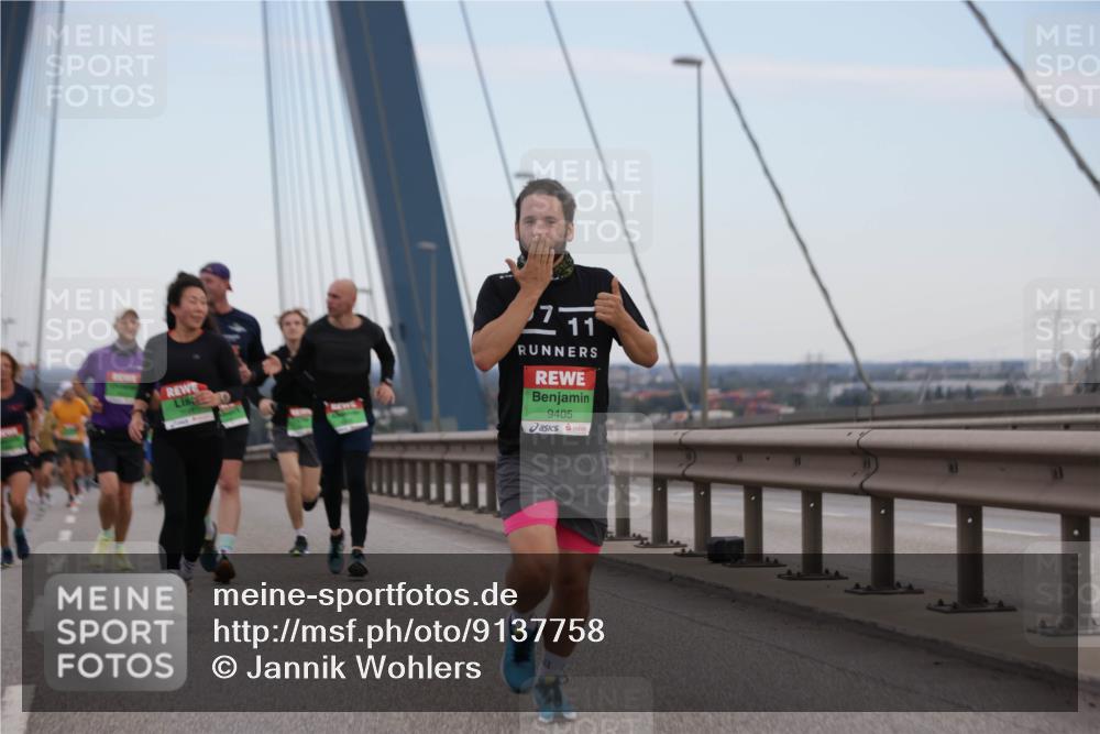 03.10.2025 - Köhlbrandbrückenlauf Jannik Wohlers http://msf.ph/oto/9137758 03.10.2025 15:25:15 Position 1 711, 9405 meine-sportfotos.de