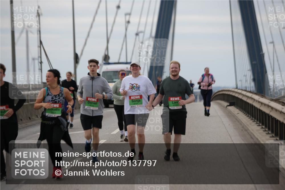 03.10.2025 - Köhlbrandbrückenlauf Jannik Wohlers http://msf.ph/oto/9137797 03.10.2025 16:08:03 Position 1 9664, 8750, 8751, 8749 meine-sportfotos.de
