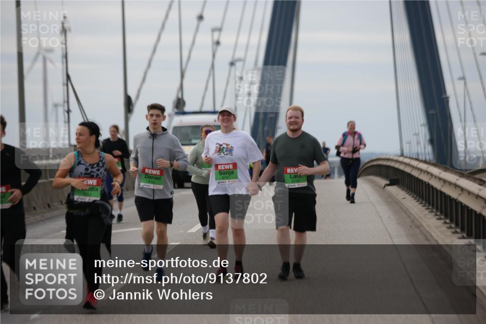 03.10.2025 - Köhlbrandbrückenlauf Jannik Wohlers http://msf.ph/oto/9137802 03.10.2025 16:08:03 Position 1 8750, 9664, 8751, 8749 meine-sportfotos.de