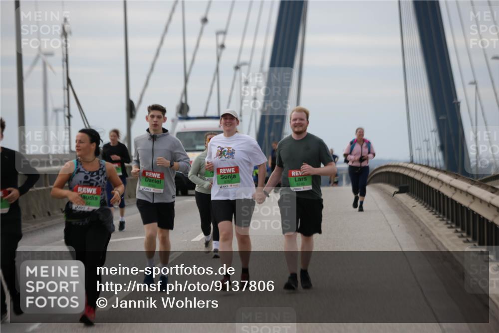 03.10.2025 - Köhlbrandbrückenlauf Jannik Wohlers http://msf.ph/oto/9137806 03.10.2025 16:08:03 Position 1 8750, 8751, 8749 meine-sportfotos.de