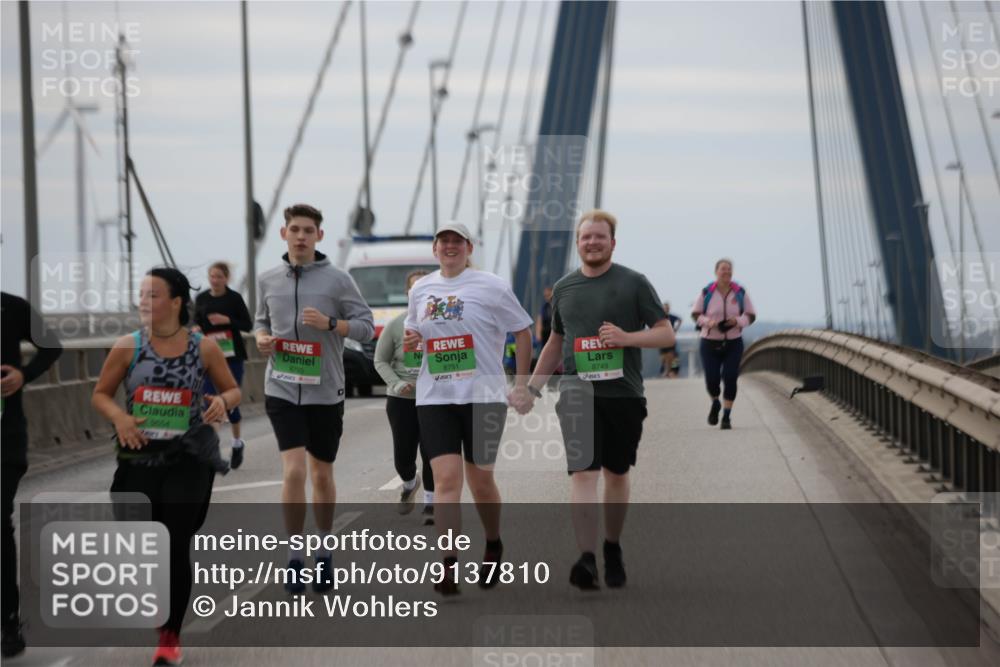 03.10.2025 - Köhlbrandbrückenlauf Jannik Wohlers http://msf.ph/oto/9137810 03.10.2025 16:08:04 Position 1 9554, 8750, 8751, 8749 meine-sportfotos.de