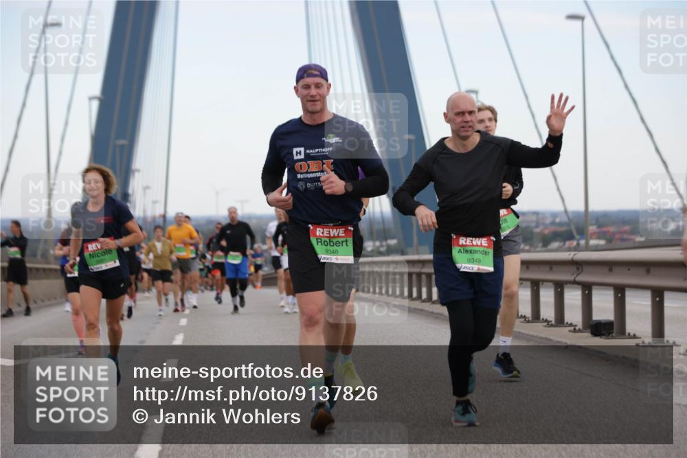 03.10.2025 - Köhlbrandbrückenlauf Jannik Wohlers http://msf.ph/oto/9137826 03.10.2025 15:25:18 Position 1 9348, 9349 meine-sportfotos.de