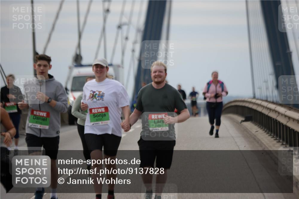 03.10.2025 - Köhlbrandbrückenlauf Jannik Wohlers http://msf.ph/oto/9137828 03.10.2025 16:08:04 Position 1 8750, 8751, 8749 meine-sportfotos.de