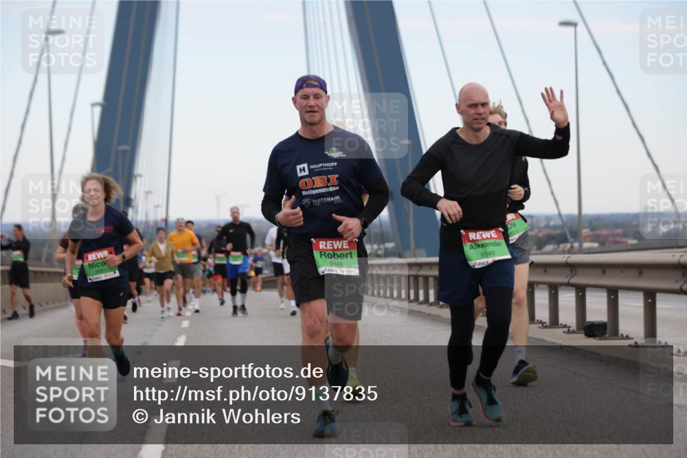 03.10.2025 - Köhlbrandbrückenlauf Jannik Wohlers http://msf.ph/oto/9137835 03.10.2025 15:25:18 Position 1 8991, 9348, 9349 meine-sportfotos.de