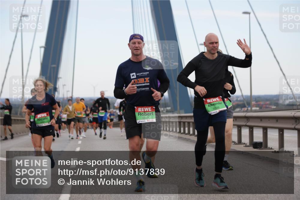 03.10.2025 - Köhlbrandbrückenlauf Jannik Wohlers http://msf.ph/oto/9137839 03.10.2025 15:25:18 Position 1 8991, 9348, 9349 meine-sportfotos.de