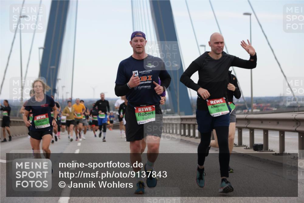 03.10.2025 - Köhlbrandbrückenlauf Jannik Wohlers http://msf.ph/oto/9137843 03.10.2025 15:25:18 Position 1 8991, 9348, 9349 meine-sportfotos.de