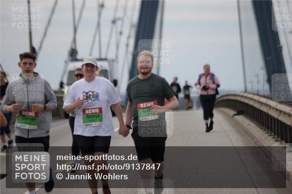 03.10.2025 - Köhlbrandbrückenlauf Jannik Wohlers http://msf.ph/oto/9137847 03.10.2025 16:08:04 Position 1 8750, 8751, 8749 meine-sportfotos.de