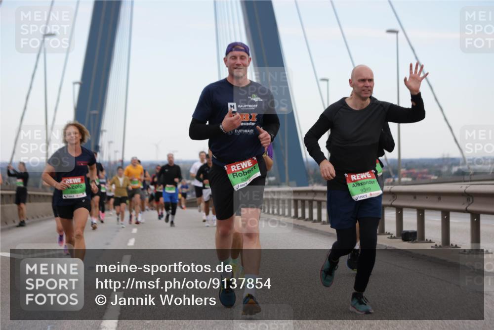 03.10.2025 - Köhlbrandbrückenlauf Jannik Wohlers http://msf.ph/oto/9137854 03.10.2025 15:25:18 Position 1 9348, 9349 meine-sportfotos.de