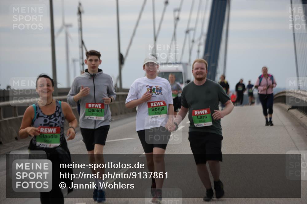 03.10.2025 - Köhlbrandbrückenlauf Jannik Wohlers http://msf.ph/oto/9137861 03.10.2025 16:08:05 Position 1 9564, 8750, 8751, 8749 meine-sportfotos.de
