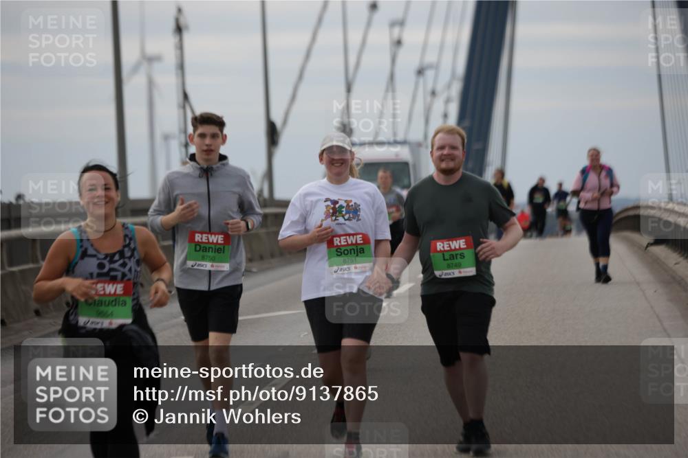 03.10.2025 - Köhlbrandbrückenlauf Jannik Wohlers http://msf.ph/oto/9137865 03.10.2025 16:08:05 Position 1 9554, 8750, 8751, 8749 meine-sportfotos.de