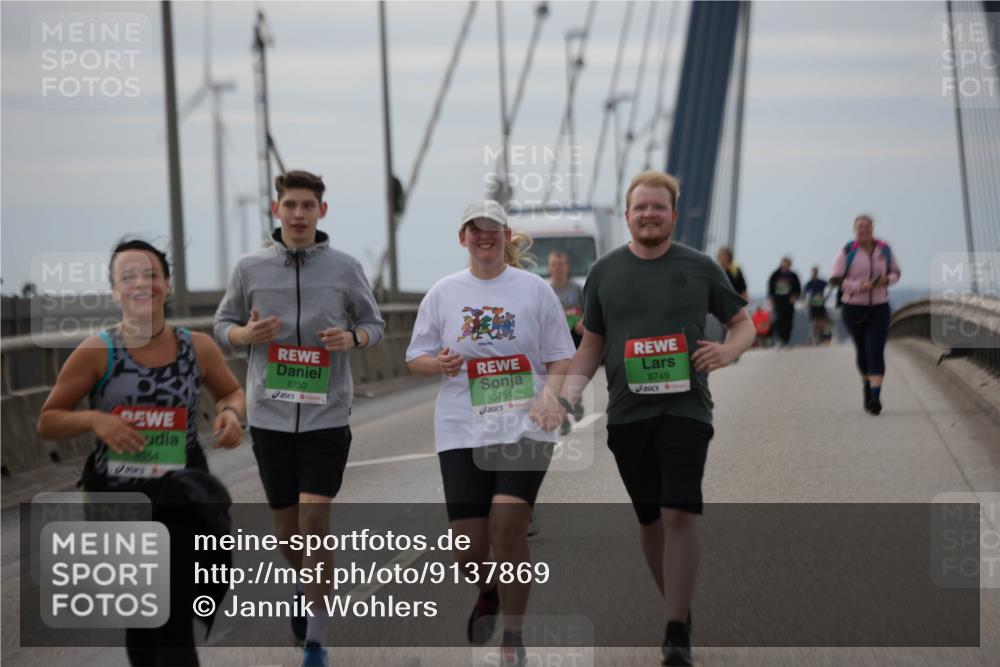 03.10.2025 - Köhlbrandbrückenlauf Jannik Wohlers http://msf.ph/oto/9137869 03.10.2025 16:08:05 Position 1 9554, 8751, 8749, 8750 meine-sportfotos.de