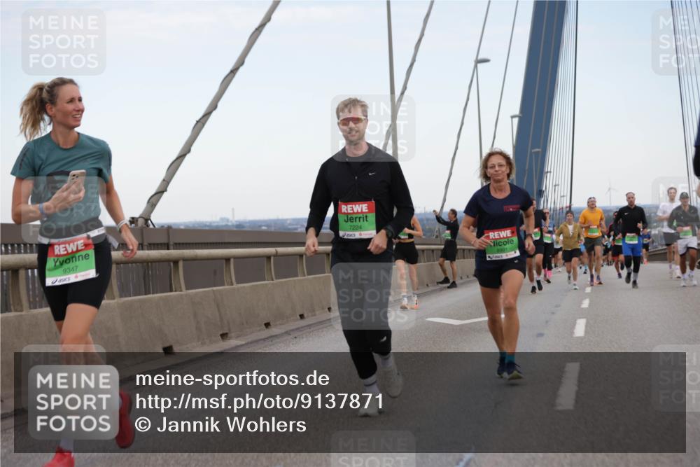 03.10.2025 - Köhlbrandbrückenlauf Jannik Wohlers http://msf.ph/oto/9137871 03.10.2025 15:25:19 Position 1 9347, 7224, 8991 meine-sportfotos.de