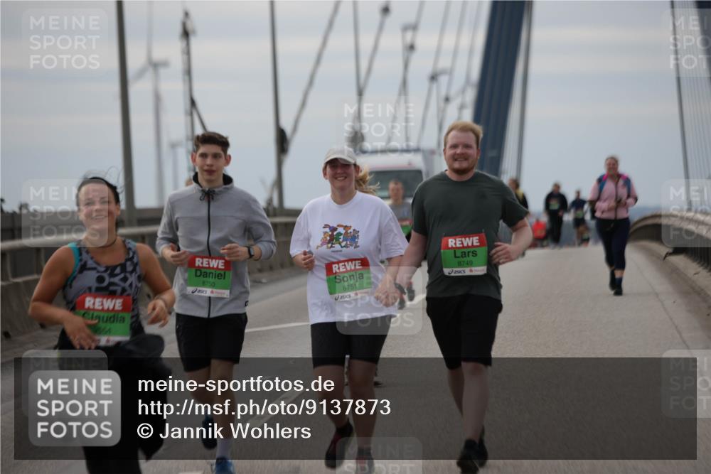 03.10.2025 - Köhlbrandbrückenlauf Jannik Wohlers http://msf.ph/oto/9137873 03.10.2025 16:08:06 Position 1 9554, 8750, 8751, 8749 meine-sportfotos.de