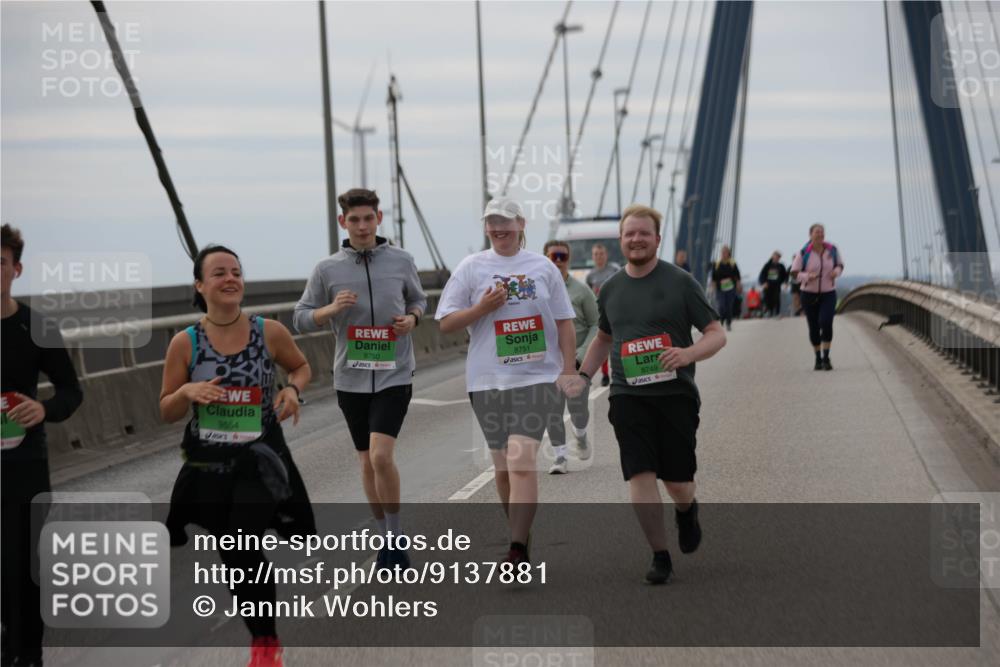 03.10.2025 - Köhlbrandbrückenlauf Jannik Wohlers http://msf.ph/oto/9137881 03.10.2025 16:08:06 Position 1 9554, 8750, 8751, 8749 meine-sportfotos.de