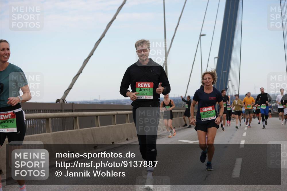 03.10.2025 - Köhlbrandbrückenlauf Jannik Wohlers http://msf.ph/oto/9137887 03.10.2025 15:25:19 Position 1 9347, 7224, 8991 meine-sportfotos.de