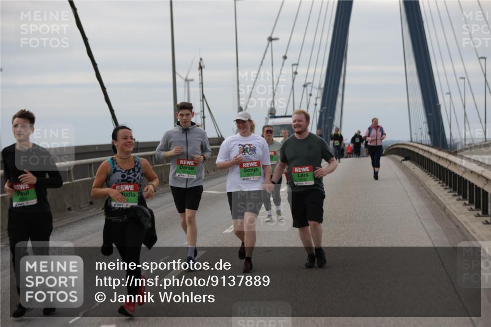 03.10.2025 - Köhlbrandbrückenlauf Jannik Wohlers http://msf.ph/oto/9137889 03.10.2025 16:08:06 Position 1 8750, 8751, 8749 meine-sportfotos.de
