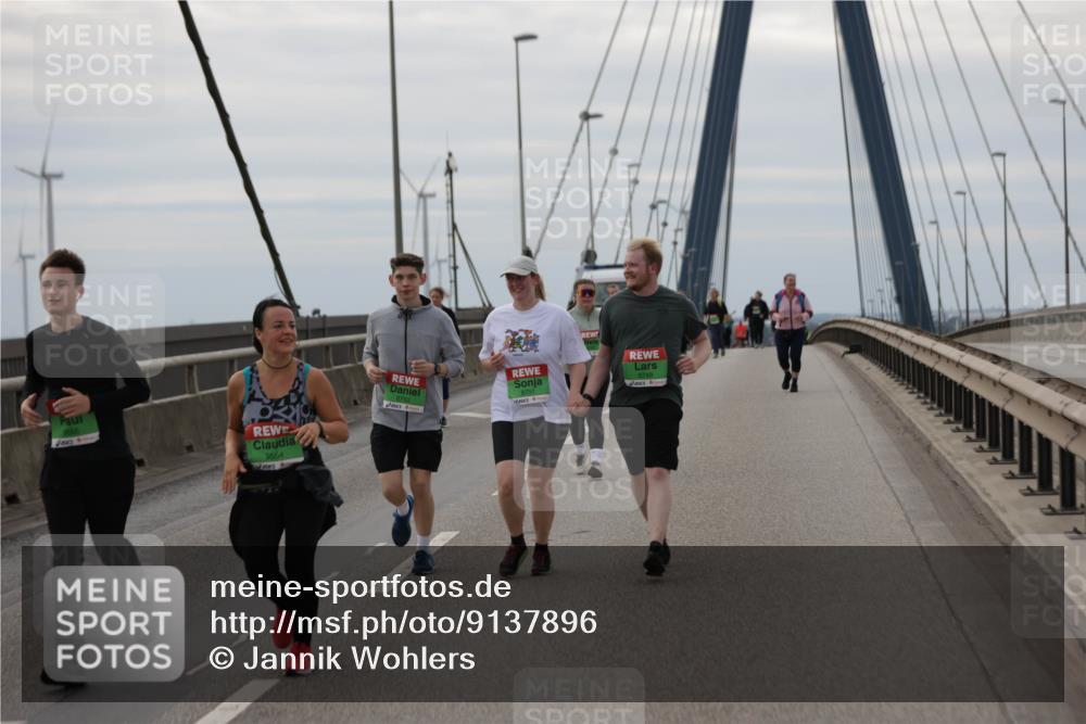 03.10.2025 - Köhlbrandbrückenlauf Jannik Wohlers http://msf.ph/oto/9137896 03.10.2025 16:08:06 Position 1 9555, 6, 9554, 8749 meine-sportfotos.de