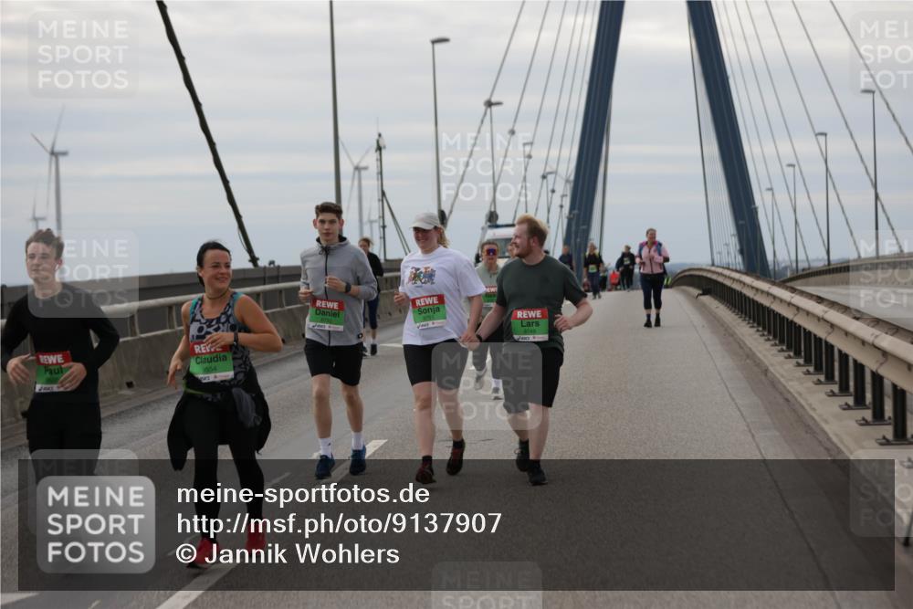 03.10.2025 - Köhlbrandbrückenlauf Jannik Wohlers http://msf.ph/oto/9137907 03.10.2025 16:08:06 Position 1 9554, 8749, 8751 meine-sportfotos.de
