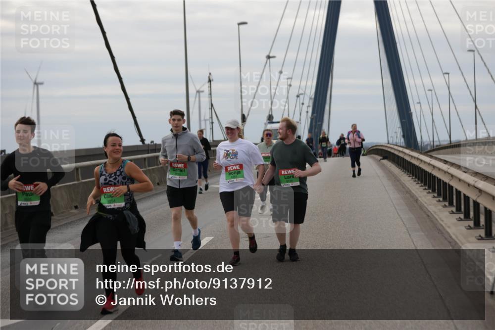 03.10.2025 - Köhlbrandbrückenlauf Jannik Wohlers http://msf.ph/oto/9137912 03.10.2025 16:08:07 Position 1 9554 meine-sportfotos.de